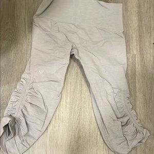Lululemon to the knee tight pants